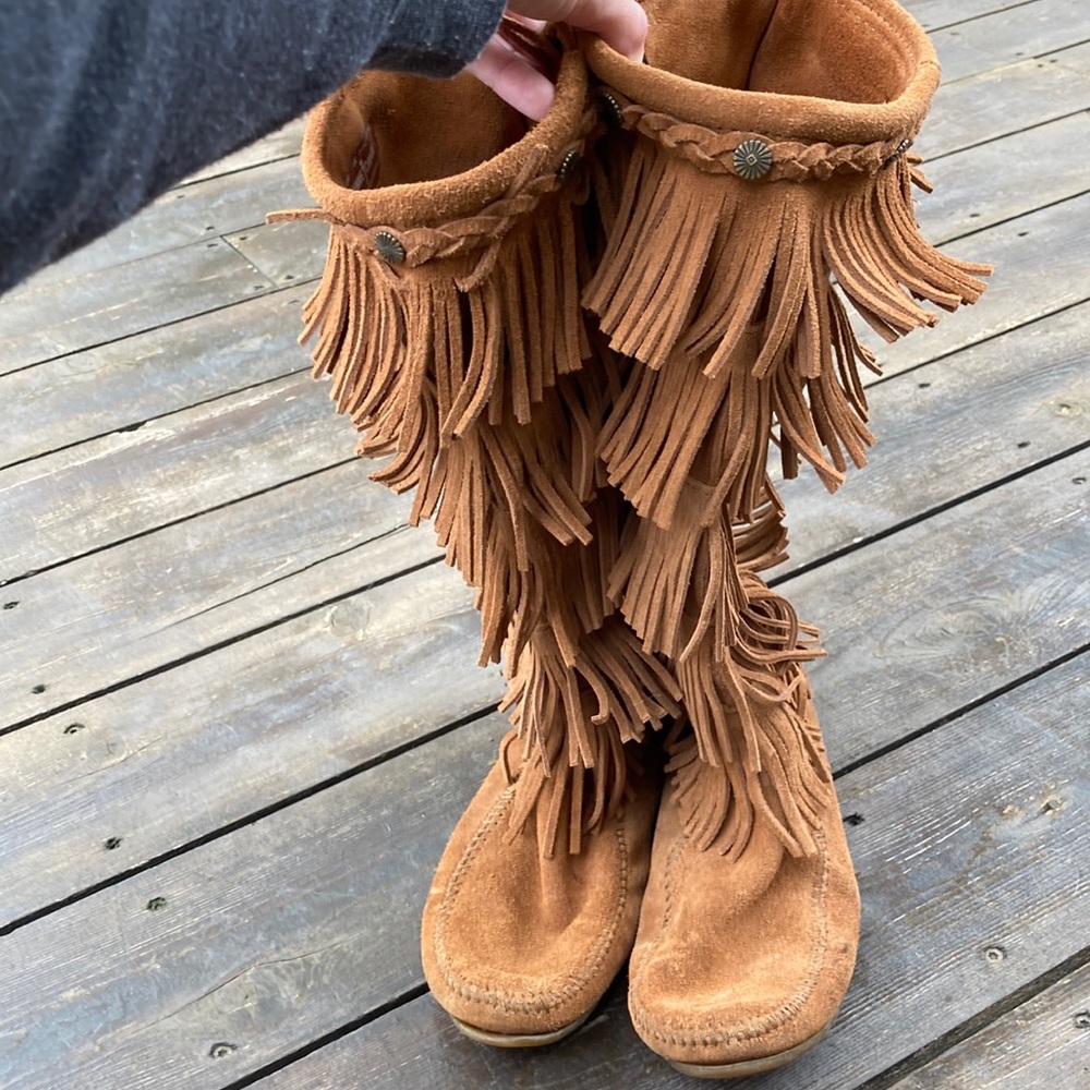 Minnetonka Moccasin tall fringe boots. Light brown in color. Size 11.